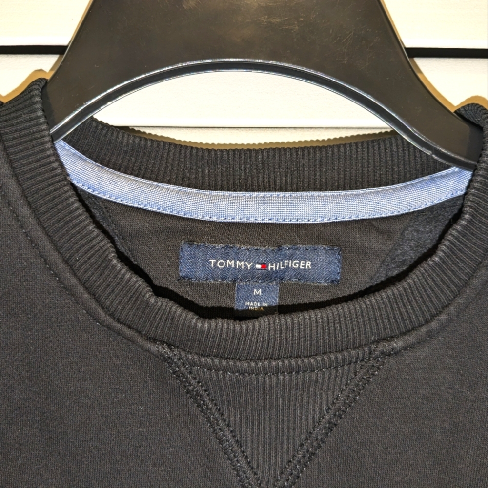 Tommy Hilfiger Women's Med Red White Blue Graphic Logo V-Stitch Sweatshirt Black - Picture 4 of 11